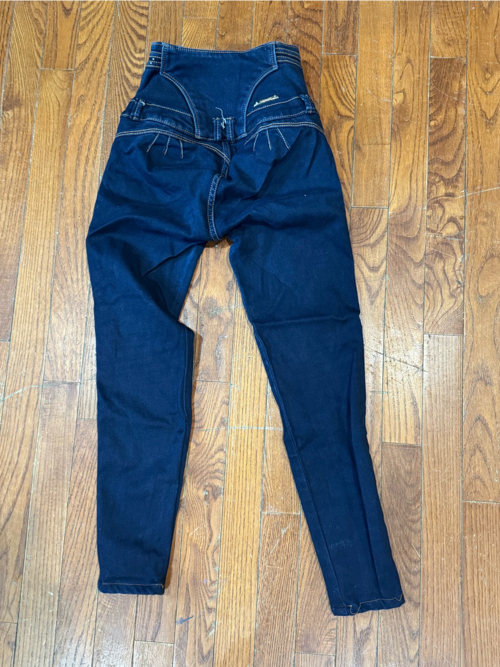 Dark Blue Women's Stretch Skinny Jeans with Embroidered Pockets - Picture 6 of 9